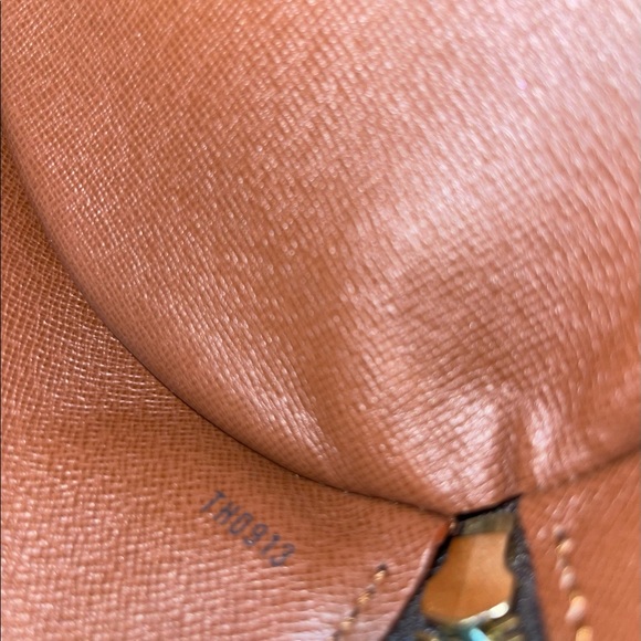 ‼️SOLD‼️ Authentic Louis Vuitton Papillon 26 - Picture 7 of 9